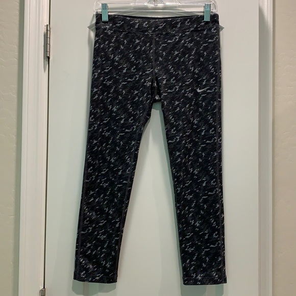 Nike Pants - NIKE DRI FIT SIZE SMALL NEW & CUTE CAPRI
